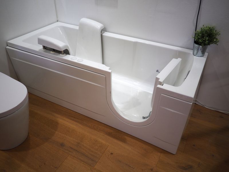 Compact Bathtub